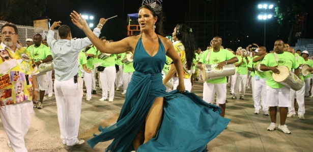 Luiza Brunet, madrinha de bateria da Imperatriz Leopoldinense, samba na Marqus de Sapuca em ensaio no Rio de Janeiro (23/01/10)